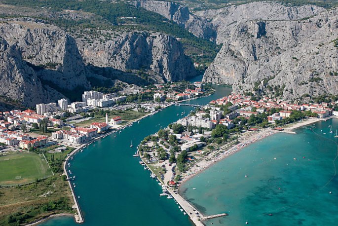 Omiš with canyon of Cetina river in the background