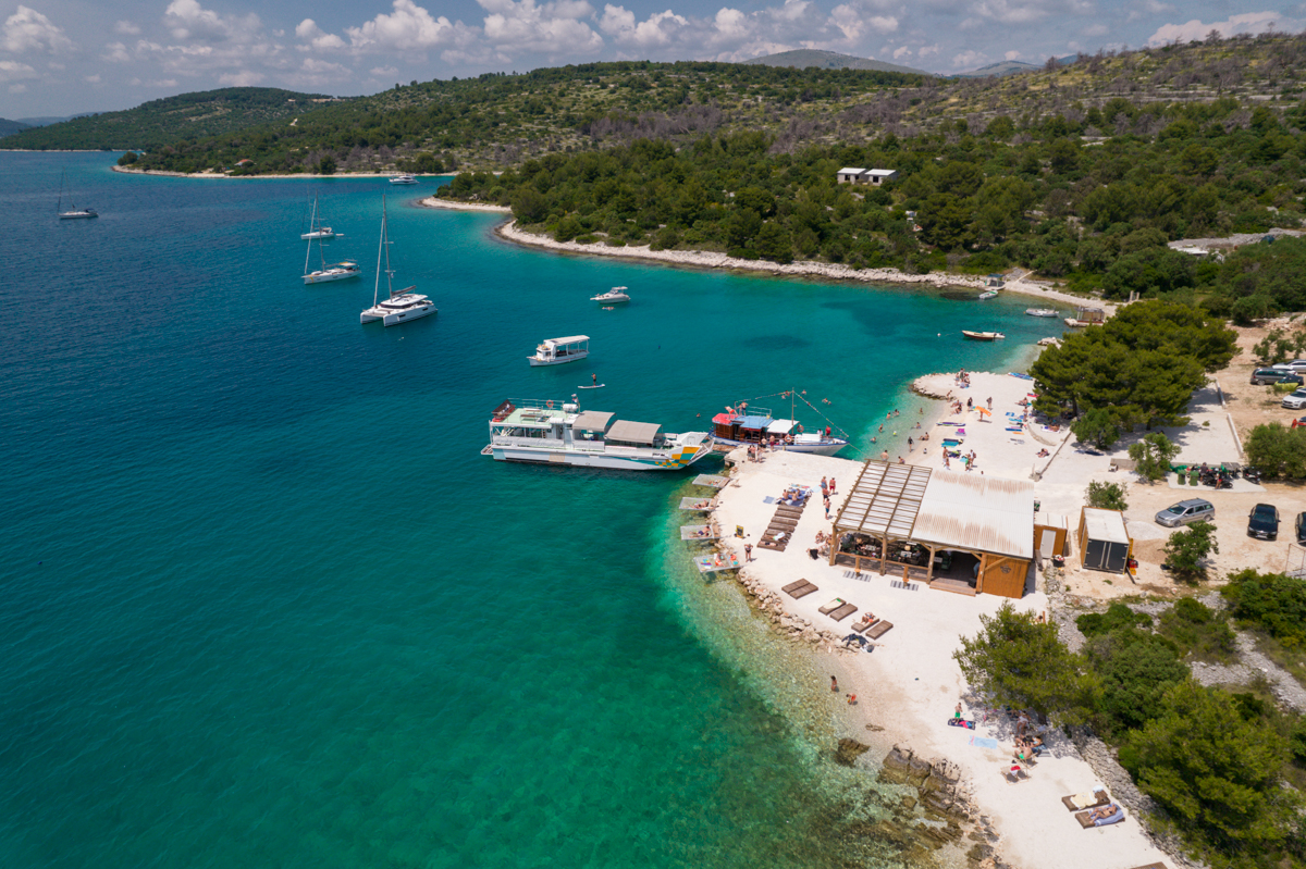 Borko beach bar
